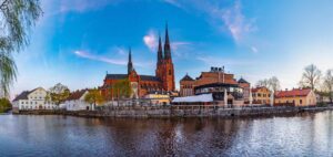 Utsikt över Uppsala Domkyrka från vattnet sett